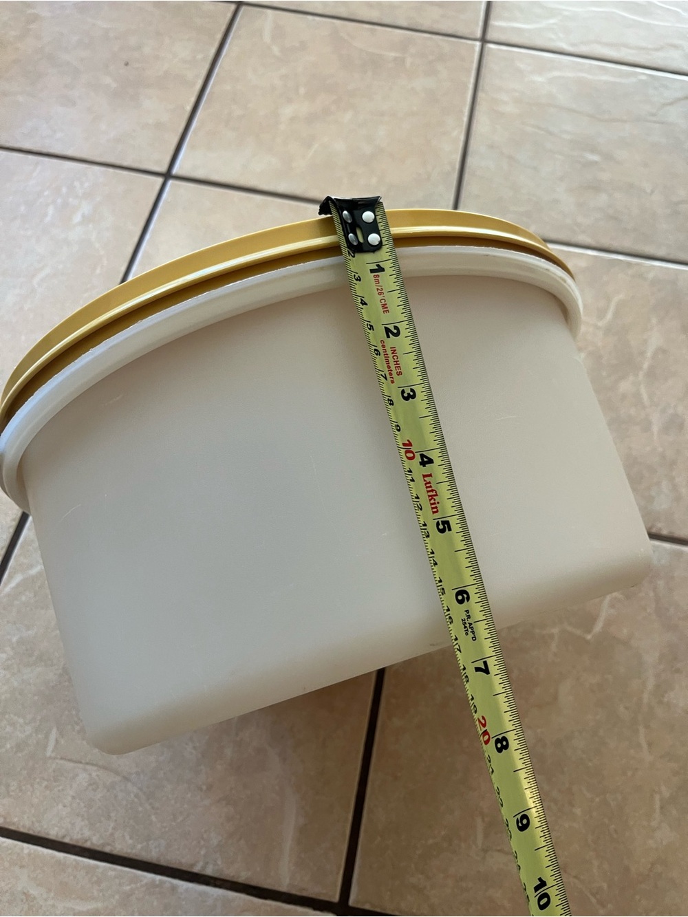 Tupperware cake carrier - Picture 5 of 6